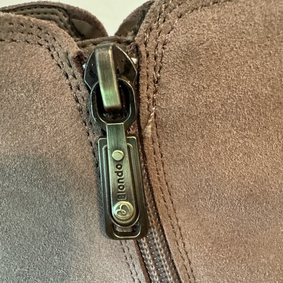 Blondo Nina Waterproof Tan Suede Ankle Booties - Picture 6 of 10